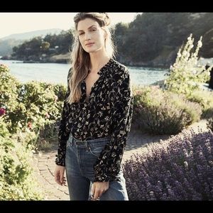 Doen Baltic black floral top